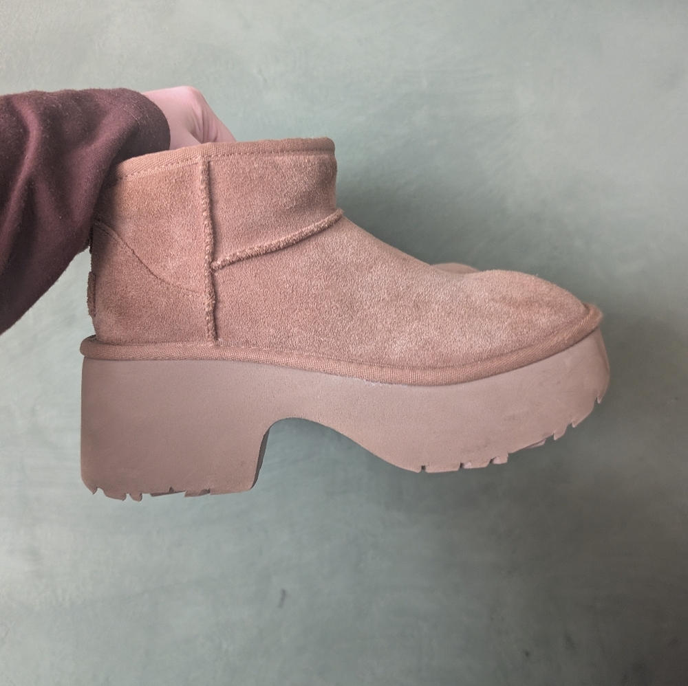 UGG Mini New Heights Platform Boots – Suede Nubuck Shearling – Tan Camel Beige